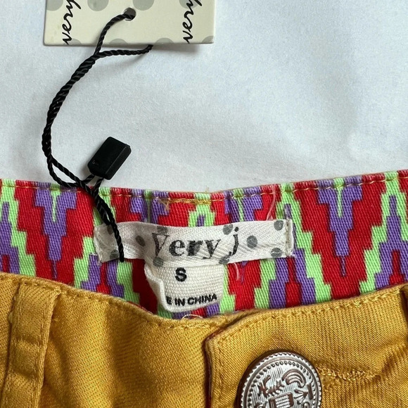 Very J Womens Shorts Size L Yellow Denim Spike Cut Out NWT Size Small S - Picture 5 of 6